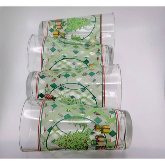 Tree Tumbler Set of Four. Clear quality glass with light ornament filled tree wi - Picture 5 of 7